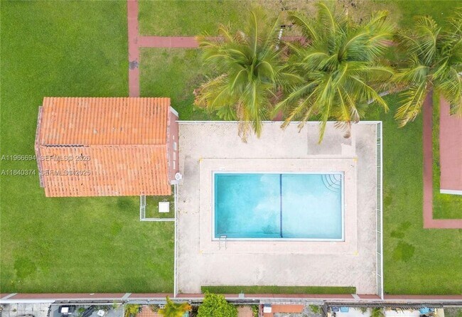 8425 NW 8th St in Miami, FL - Building Photo - Building Photo