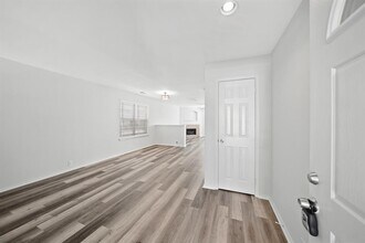 5826 Kenwood in Missouri City, TX - Building Photo - Building Photo