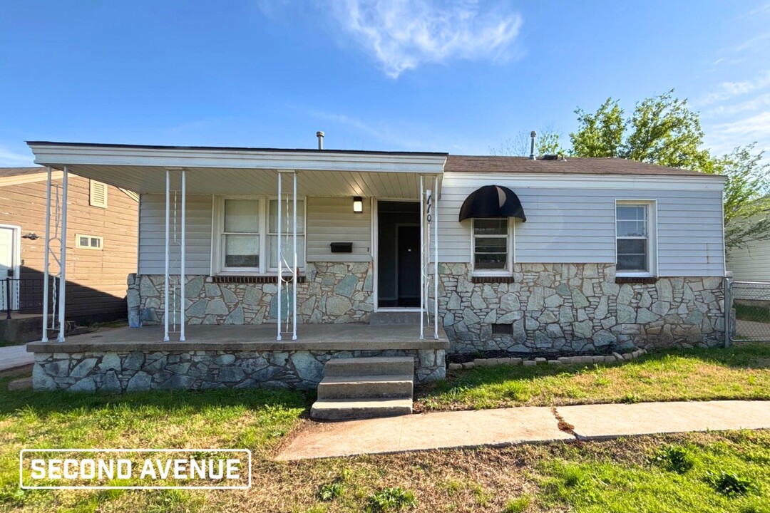 110 E Myrtle Dr in Midwest City, OK - Building Photo