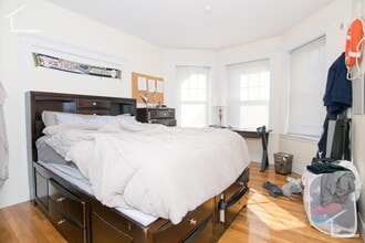 81 Gibbs St, Unit 2 in Brookline, MA - Building Photo - Building Photo