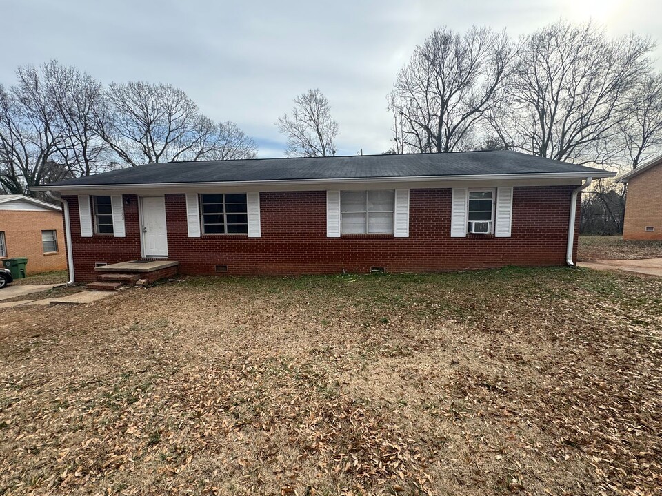 126 Woodland Ave in Shelby, NC - Building Photo