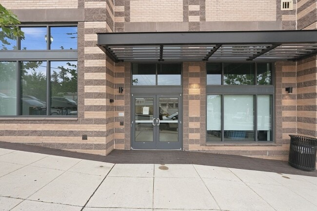 property at 989 S Buchanan St