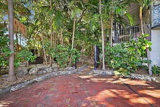 8200 Byron Ave in Miami Beach, FL - Building Photo - Building Photo