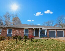 811 NE Mulberry St in Lee's Summit, MO - Building Photo