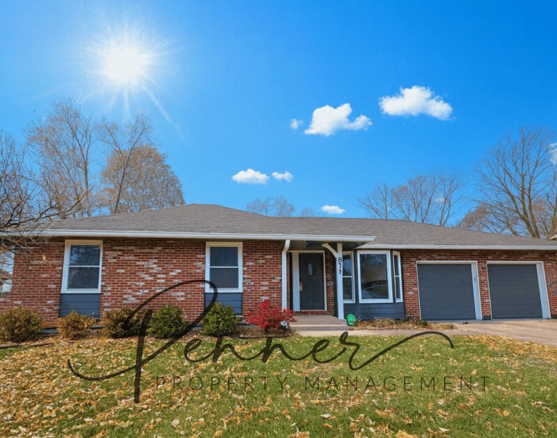 811 NE Mulberry St in Lee's Summit, MO - Building Photo