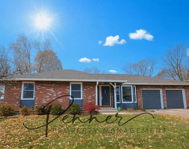 property at 811 NE Mulberry St