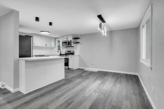 1209 Cloverfield Dr in Pittsburgh, PA - Building Photo - Building Photo