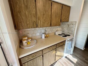 5100 Rilma Ave in Sarasota, FL - Building Photo - Building Photo