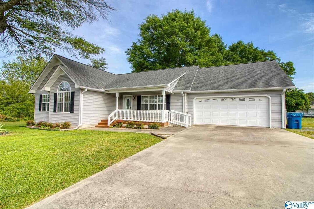 328 Land Cir in Albertville, AL - Building Photo