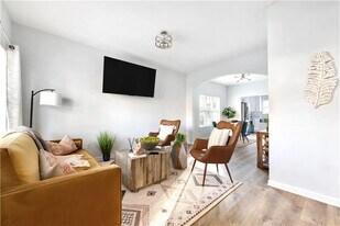 56 Holly Rd NW in Atlanta, GA - Building Photo