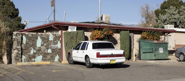 9215 Marron Cir NE in Albuquerque, NM - Building Photo - Building Photo