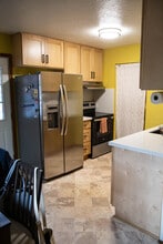 6647 N Astor St, Unit A in Portland, OR - Building Photo - Building Photo