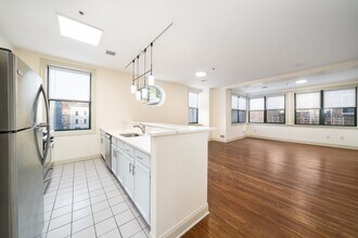 46 MERCER St, Unit 6 in Jersey City, NJ - Foto de edificio - Building Photo