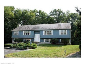 25 Founders Village, Unit 25 in Clinton, CT - Building Photo