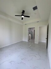 16475 Hillsborough Blvd in Port Charlotte, FL - Foto de edificio - Building Photo
