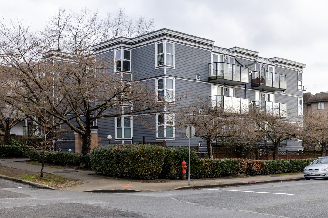 City View Place in Vancouver, BC - Building Photo