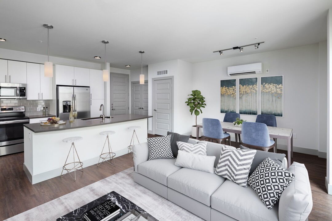 Main Street Flats in Bellevue, WA - Building Photo