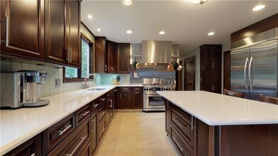 48 St George Ct in Warwick, RI - Building Photo - Building Photo