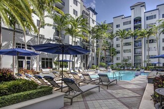 Solmar on Sixth in Fort Lauderdale, FL - Building Photo - Building Photo