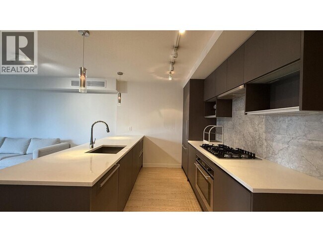 8988 Patterson Rd in Richmond, BC - Building Photo - Building Photo