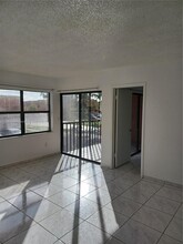 6485 W 27th Ave in Hialeah, FL - Building Photo - Building Photo