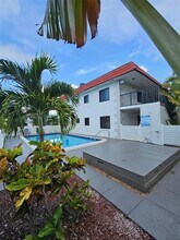 2201 NE 36th St in Lighthouse Point, FL - Building Photo - Building Photo