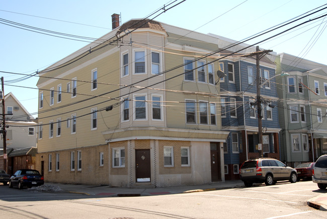 46 Highland Ave in Kearny, NJ - Building Photo - Building Photo