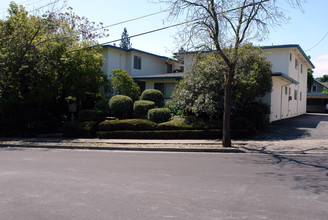 130 Towne Ter in Los Gatos, CA - Foto de edificio - Building Photo