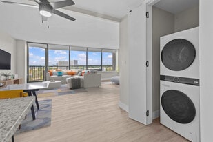 North Park Towers in Southfield, MI - Building Photo