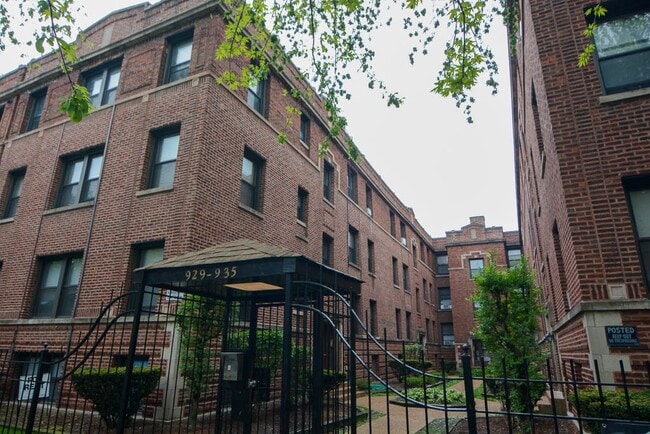 property at 931 W Sunnyside Ave