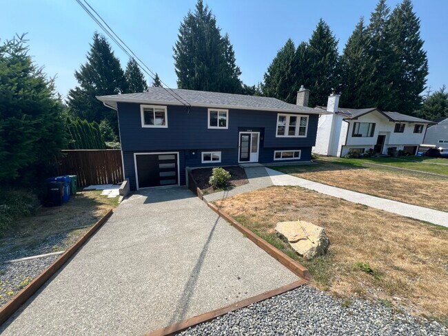 3963 Macisaac Dr in Nanaimo, BC - Building Photo - Building Photo