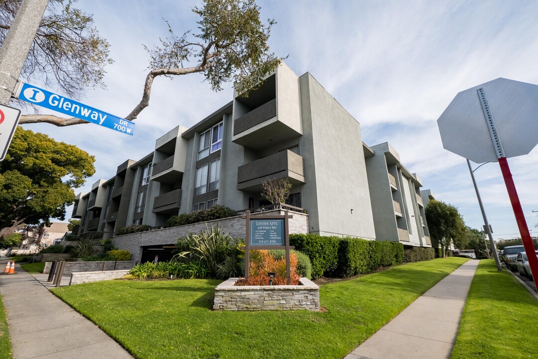 Leyden Apartments in Inglewood, CA - Foto de edificio