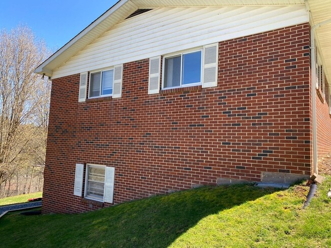 312 Clint Norris Rd in Boone, NC - Building Photo - Building Photo