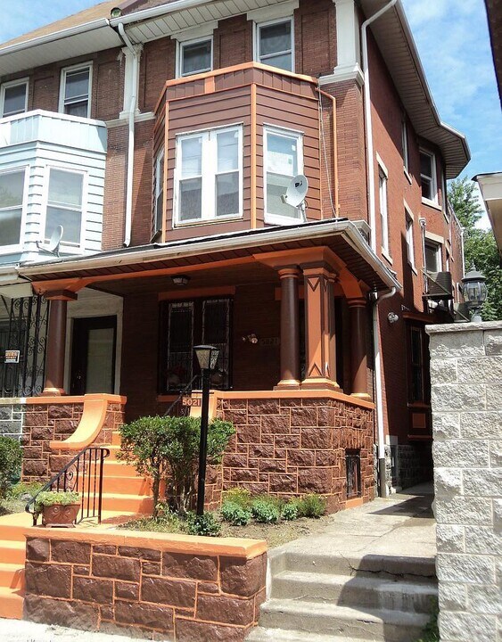5021 Pine St in Philadelphia, PA - Building Photo
