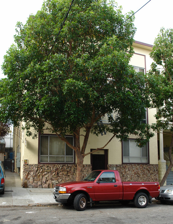 121 Broderick St in San Francisco, CA - Building Photo