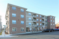 Castle St. John - Senior Community in St. Johns, MI - Foto de edificio - Building Photo