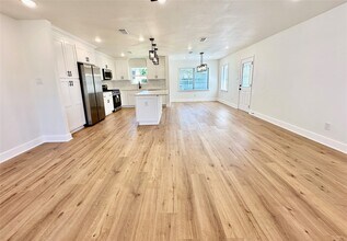 4505 W 43rd St in Houston, TX - Building Photo - Building Photo