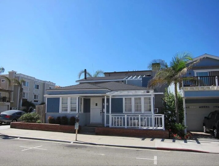 136 2nd St in Hermosa Beach, CA - Building Photo