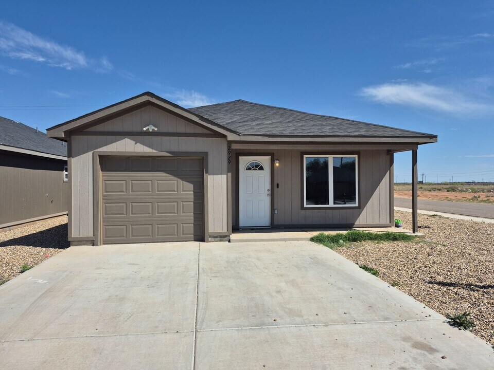 2926 E Cornell St in Lubbock, TX - Building Photo
