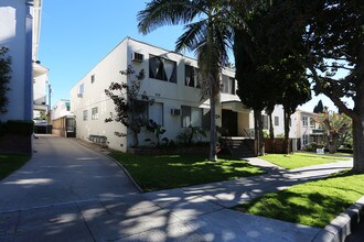 Laurel Apartments in West Hollywood, CA - Foto de edificio - Building Photo