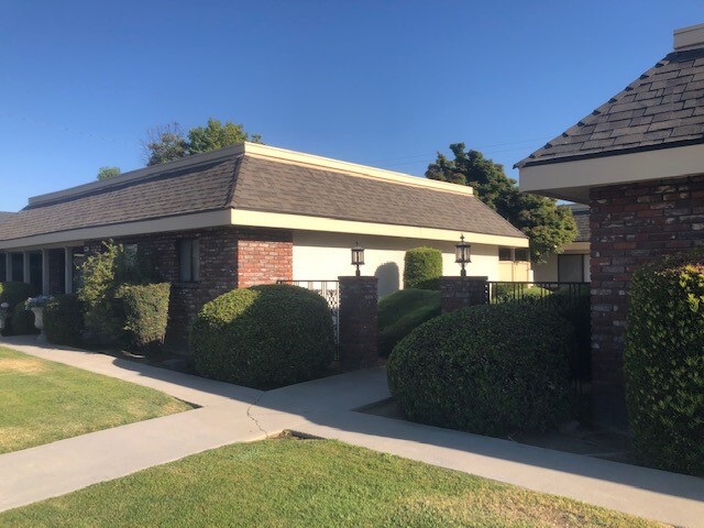 4591 E University Ave in Fresno, CA - Building Photo