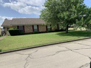 9112 Woodgate Cir E in Woodway, TX - Building Photo - Building Photo