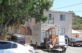 5090 Auburn Dr in San Diego, CA - Building Photo