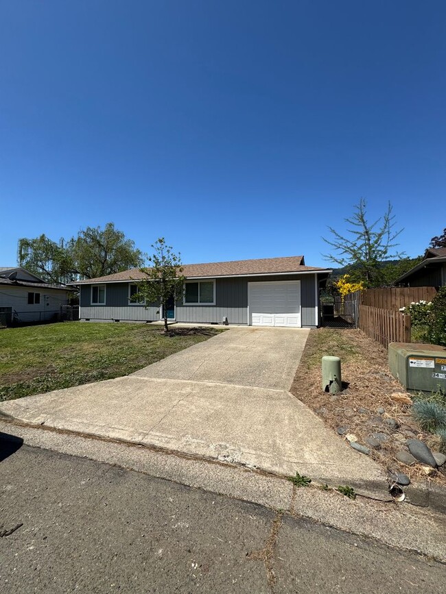 331 Donald Terrace in Myrtle Creek, OR - Building Photo - Building Photo