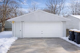 410 N 68th St in Wauwatosa, WI - Building Photo