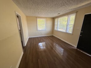 3900 Wellesley Dr in Columbia, SC - Foto de edificio - Building Photo