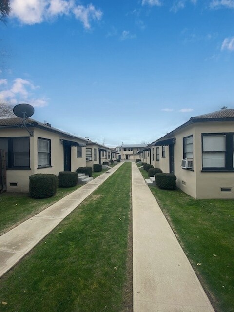2325 Chester Ln in Bakersfield, CA - Foto de edificio