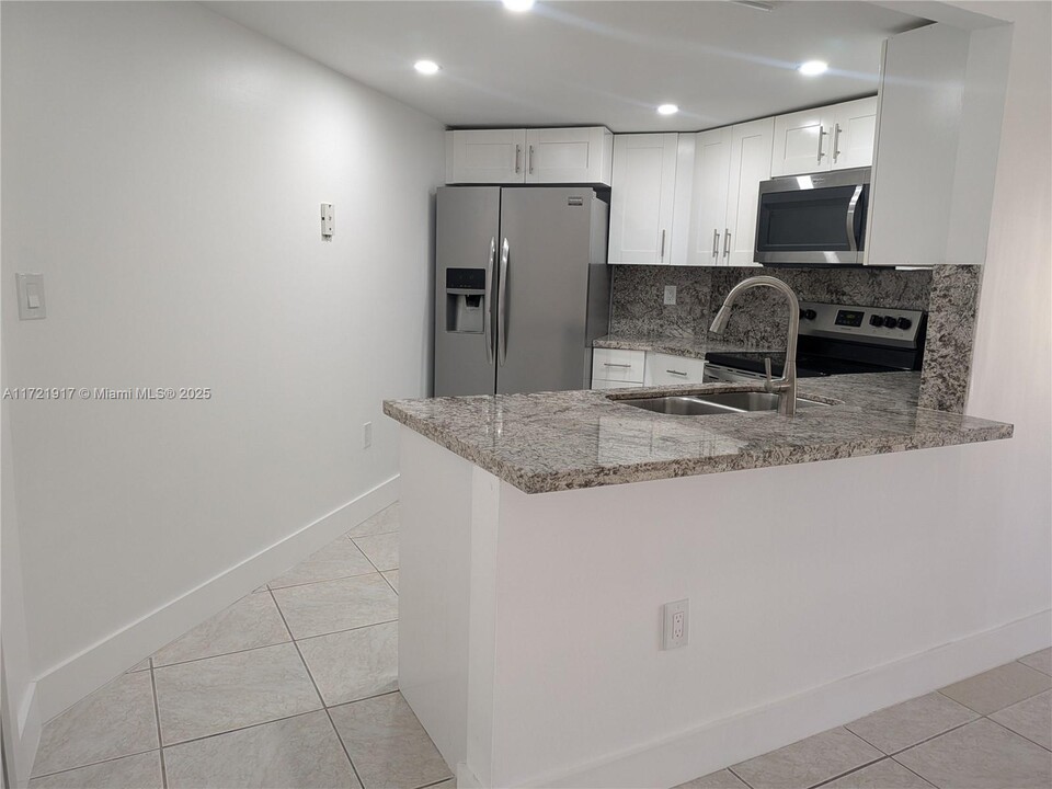 10245 NW 9th Street Cir, Unit 210 in Doral, FL - Building Photo