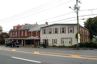 34-36 N Centre Ave in Leesport, PA - Building Photo - Building Photo