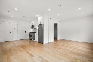 1618 Beacon St, Unit 3 in Brookline, MA - Building Photo